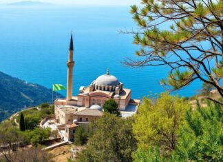 Türkiye’de Keşfedilmemiş Hazineler: Doğal ve Kültürel Güzellikler Undiscovered Treasures of Turkey: Natural and Cultural Beauties