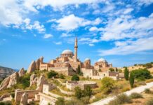 Türkiye’de Keşfedilmesi Gereken 10 Harika Yeri 10 Amazing Places to Discover in Turkey 1. **Cappadocia**: Known for its unique rock formations, hot air balloon rides, and underground cities. 2. **Ephesus**: An ancient city with remarkably well-preserved ruins, including the Library of Celsus and the Temple of Artemis. 3. **Pamukkale**: Famous for its terraces of white travertine, filled with warm, mineral-rich waters. 4. **Istanbul**: A vibrant city that straddles two continents, home to the Hagia Sophia, Blue Mosque, and Grand Bazaar. 5. **Antalya**: A coastal city known for its beautiful beaches, historic sites, and the stunning Duden Waterfalls. 6. **Göbekli Tepe**: One of the world's oldest known places of worship, predating Stonehenge by about 6,000 years. 7. **Sağlıkada (Heybeliada)**: The